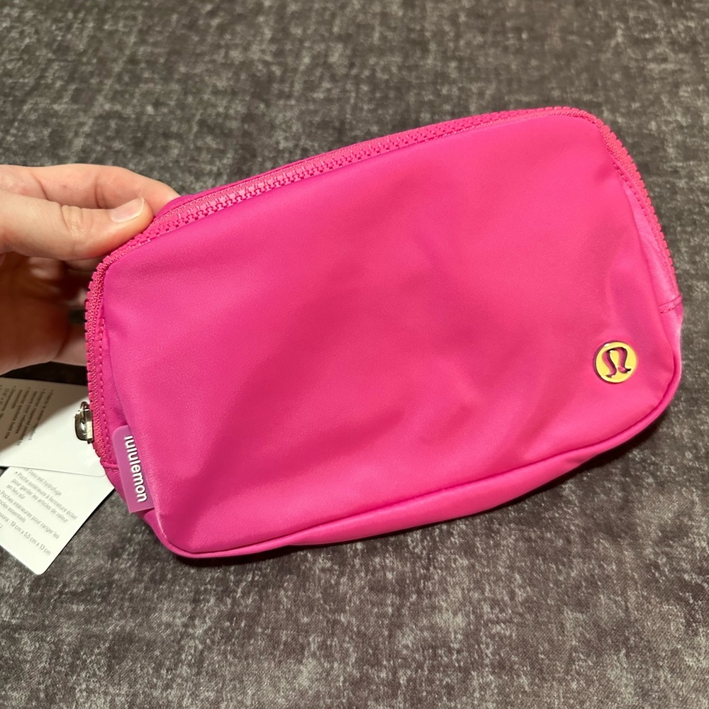 Lululemon Everywhere Belt Bag Sonic Pink